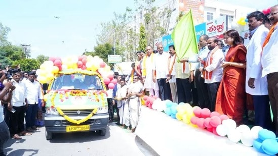 తల్లి బిడ్డ ఎక్స్ప్రెస్ వాహనాలు ప్రారంభం