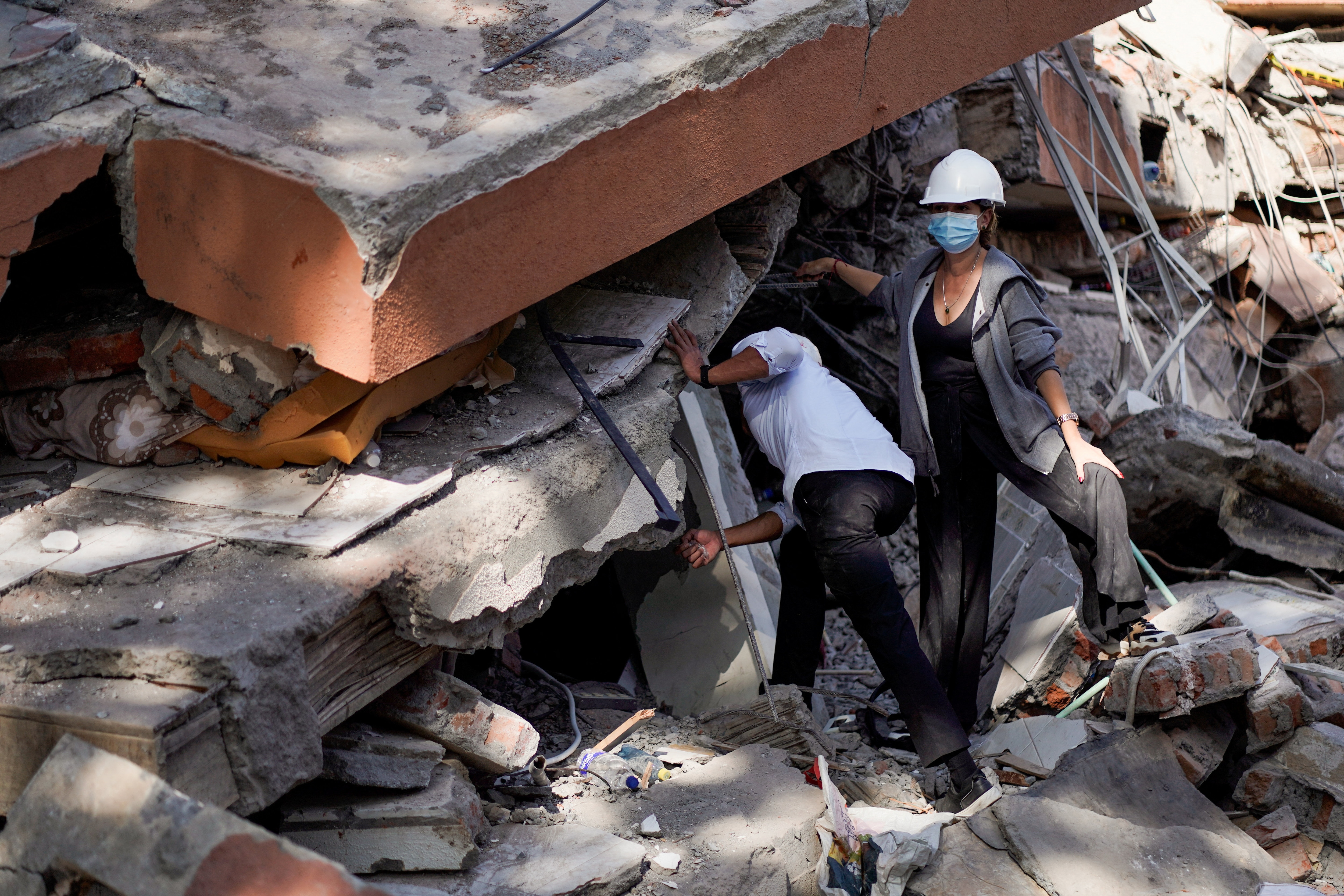 People search for survivors at the site of a collapsed building, in the aftermath of an earthquake, in Cali, Colombia, August 11, 2026. (REUTERS)