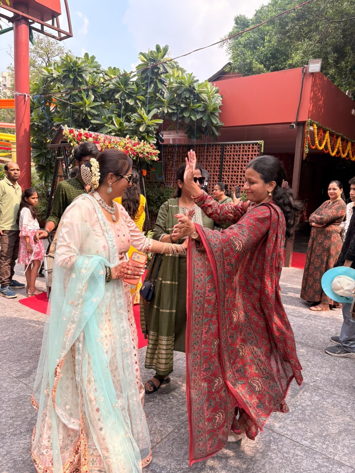 Women dressed up in ethnic to immerse in the festive spirit. (Photo: Anshita Jain/HT) Women dressed up in ethnic to immerse in the festive spirit. (Photo: Anshita Jain/HT)