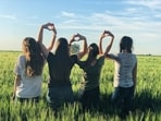 Psychotherapist shares the green flags that matters in friendship.(Unsplash)