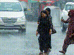 Today weather LIVE: Mumbai saw moderate rainfall on Tuesday after a brief pause in monsoon showers. 