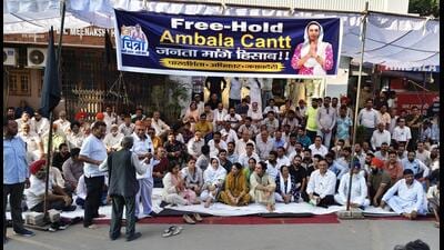 Chitra Sarwara on Wednesday staged a protest at Sadar Bazar Chowk, demanding a permanent solution to the long-standing issue of ownership rights over land and properties in Ambala Cantt (HT Photo) Chitra Sarwara on Wednesday staged a protest at Sadar Bazar Chowk, demanding a permanent solution to the long-standing issue of ownership rights over land and properties in Ambala Cantt (HT Photo)
