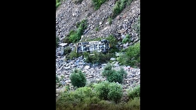 Four people were killed while 9 others were injured after the Bolero Camper they were travelling in plunged into a gorge on the Sangrah-Palar road in the Renukaji area of Sirmaur district late Tuesday night (HT Photo) Four people were killed while 9 others were injured after the Bolero Camper they were travelling in plunged into a gorge on the Sangrah-Palar road in the Renukaji area of Sirmaur district late Tuesday night (HT Photo)