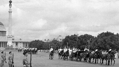 In this handout picture taken 15 August 1947, British Governor-General Lord Mountbatten rides in a carriage alongside Lady Edwina Mountbatten prior to witnessing the raising of the Indian tricolour for the first time at India Gate in New Delhi. (AFP Photo)