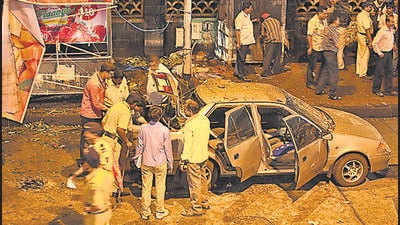 Mumbai...13th July 2011...HT News... Bomb Blast at Dadar - HT Photo by Kunal Patil (Hindustan Times)