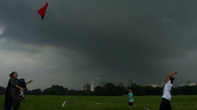 আরও একটা নিম্নচাপ জন্মাল বঙ্গোপসাগরে, জারি করা হল ভারী বৃষ্টির সতর্কতা। (ছবি সৌজন্যে পিটিআই) আরও একটা নিম্নচাপ জন্মাল বঙ্গোপসাগরে, জারি করা হল ভারী বৃষ্টির সতর্কতা। (ছবি সৌজন্যে পিটিআই)