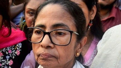 শ্যামবাজারে প্রাক্তন মুখ্যমন্ত্রী মমতা বন্দ্যোপাধ্যায়। (ফাইল ছবি, সৌজন্যে পিটিআই) শ্যামবাজারে প্রাক্তন মুখ্যমন্ত্রী মমতা বন্দ্যোপাধ্যায়। (ফাইল ছবি, সৌজন্যে পিটিআই)