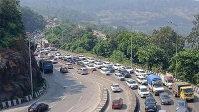 The Connecting Link carriageway carrying traffic from Mumbai towards Pune remained operational, the MSRDC said.