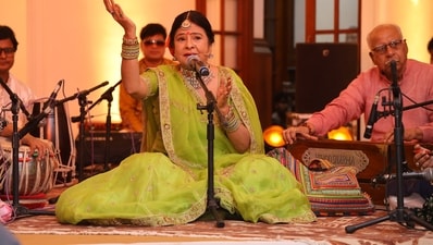 Padma Shri Malini Awasthi performs at an intimate baithaki at Travancore Palace, New Delhi (Manoj Verma/HT)