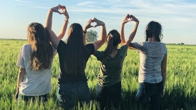 Psychotherapist shares the green flags that matters in friendship. (Unsplash) Psychotherapist shares the green flags that matters in friendship. (Unsplash)