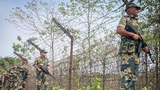 Bengal STF arrested two suspected Pakistani nationals near the Bangladesh border and charged them with espionage. A Barasat court remanded them in custody.