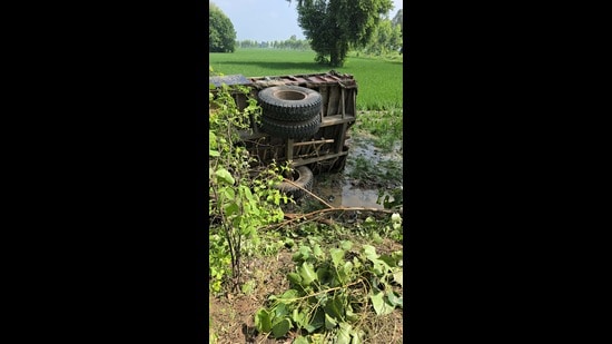 Investigating officer ASI Karambir Singh said that the family is engaged in the straw dealing and were here to take the stock to Shamli. (HT Photo)