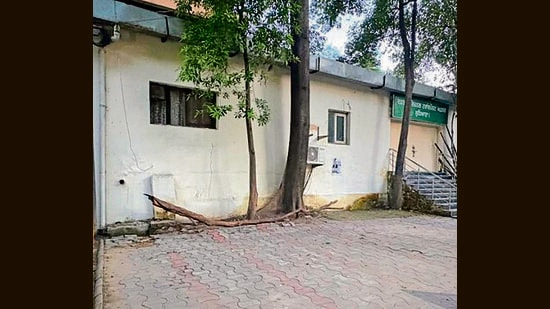 The spot at the regional transport office in Ludhiana from where the generator was stolen. (HT PHOTO)