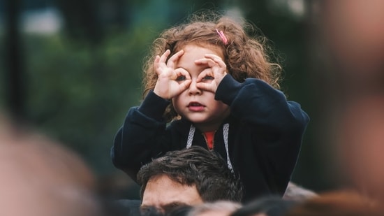 Ophthalmologist separates fact from fiction about children’s eyesight. (Unsplash)