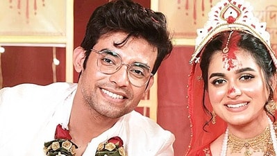 ‘মেনে নাও তার না থাকা প্রিয়’, বরের ঘর ছেড়ে পার্টি মুডে শ্যামৌপ্তি! একাকী রণজয়, ৬ মাসেই ভাঙছে বিয়ে ‘মেনে নাও তার না থাকা প্রিয়’, বরের ঘর ছেড়ে পার্টি মুডে শ্যামৌপ্তি! একাকী রণজয়, ৬ মাসেই ভাঙছে বিয়ে