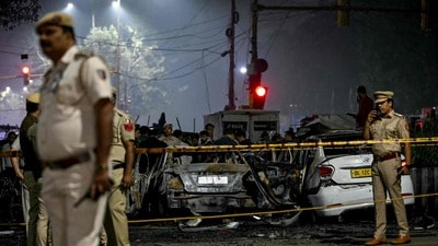 লাল কেল্লা বিস্ফোরণের নেপথ্যে আল-কায়েদা যোগ! লাল কেল্লা বিস্ফোরণের নেপথ্যে আল-কায়েদা যোগ!