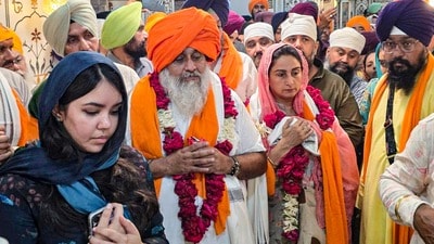 কৃপাণ’ হামলায় রক্তাক্ত পাঞ্জাবের প্রাক্তন উপ-মুখ্যমন্ত্রী (@HarsimratBadal_) কৃপাণ’ হামলায় রক্তাক্ত পাঞ্জাবের প্রাক্তন উপ-মুখ্যমন্ত্রী (@HarsimratBadal_)