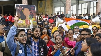 Social activists protest outside the Civil and Criminal Court, Sealdah, over the rape-murder of an on-duty PGT doctor at RG Kar Hospital in Kolkata. (Samir Jana/HT File Photo) Social activists protest outside the Civil and Criminal Court, Sealdah, over the rape-murder of an on-duty PGT doctor at RG Kar Hospital in Kolkata. (Samir Jana/HT File Photo)
