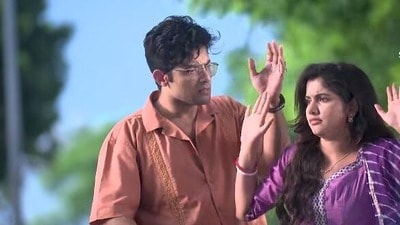 দিন দুপুরে পুলিশের হাতে গ্রেফতার অভি-ছুটি