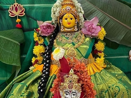 శ్రావణ శుక్రవారం ప్రత్యేక పరిహారాలు.. ఇంట్లో సానుకూల శక్తి, ఐశ్వర్యం కోసం ఇలా చేయండి!