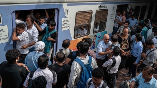 Korean man fails to board crowded Mumbai train, takes taxi: ‘Made me deeply…’