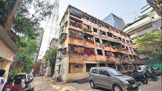 Mumbai, India - April 7, 2025:Century Staff Quarters (Bawan Chawl) at Worli in Mumbai, India, on Monday, April 7, 2025. (Photo by Anshuman Poyrekar/ Hindustan Times) (Hindustan Times)