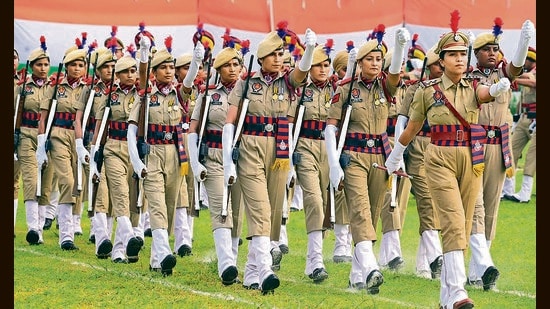 Police personnel during the full-dress rehearsal for the Independence Day celebrations at PAU on Thursday. (Gurpreet Singh/HT)
