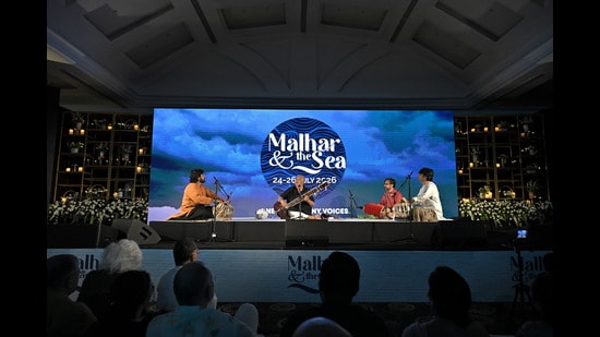 Ustad Shujaat Khan in performance (Courtesy Malhar and the Sea)