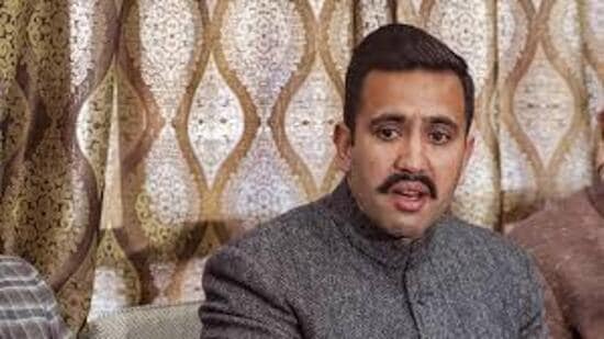 Vikramaditya Singh was speaking to the media on the sidelines of flagging off the first batch of 18 electric buses for Shimla Rural from Shimla. (HT File)