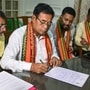 অনন্ত মহারাজের ‘বঙ্গবিভূষণ’ কেড়ে নিল রাজ্য সরকার (PTI Photo)