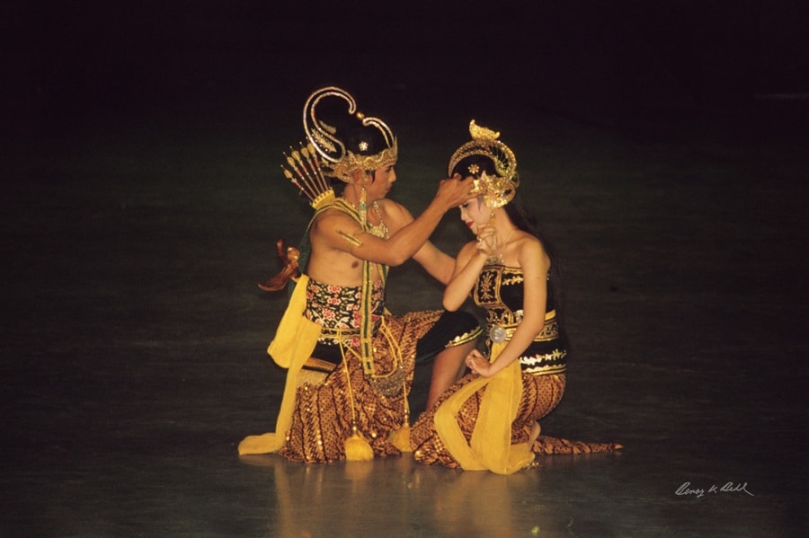 Rama and Sita (Benoy K Behl ) Rama and Sita (Benoy K Behl )