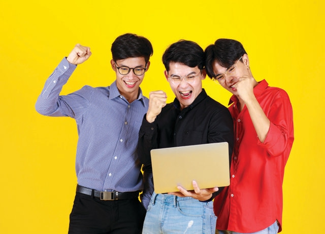 Get a friend to gently hold you accountable while you work. (SHUTTERSTOCK) Get a friend to gently hold you accountable while you work. (SHUTTERSTOCK)