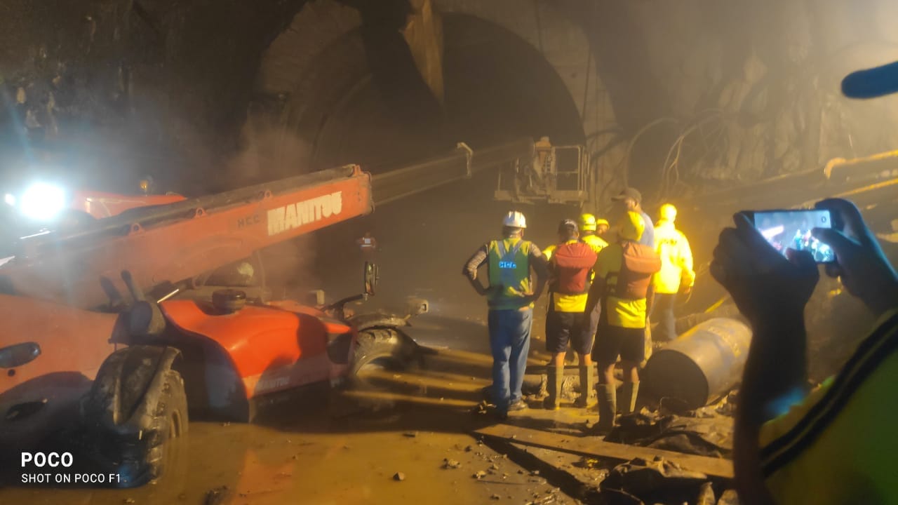 Rescue operation underway to evacuate remaining workers from Uttarakhand’s Chamoli tunnel. (HT Photo) Rescue operation underway to evacuate remaining workers from Uttarakhand’s Chamoli tunnel. (HT Photo)
