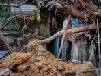 Rescuers used their bare hands and other manual means to find survivors and victims while simultaneously clearing the debris (Hindustan Times)