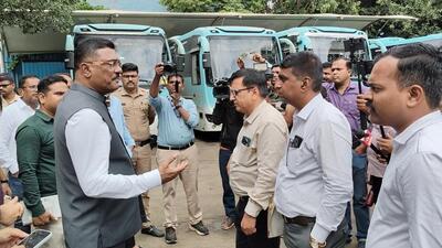 Sarnaik inspects Pune Station ST stand, warns officials on cleanliness Sarnaik inspects Pune Station ST stand, warns officials on cleanliness