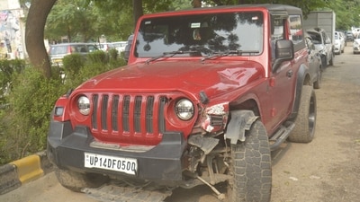 A speeding car rammed into a Dial 112 PRV motorcycle from behind late Wednesday night, killing Home Guard and injuring constable Praveen near crossing ,in Ghaziabad (Sakib Ali / Hindustan Times)