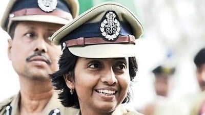 কর্মক্ষেত্রে অসাধারণ অবদানের জন্য দময়ন্তী সেন-সহ রাজ্যের ছয় আইপিএস আধিকারিককে সম্মান জানাতে চলেছে রাজ্য সরকার।