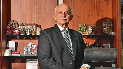 With humble beginnings in Kalbadevi, once a hotspot for cloth trade and home to a large Gujarati community, Nitin Thakker is now a resident of the upscale Altamount Road. (Anshuman Poyrekar/HT Photo)