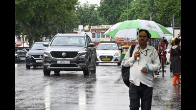 People caught in rain at Connaught Place in New Delhi on Friday. (Sanjeev Verma/Hindustan Times) People caught in rain at Connaught Place in New Delhi on Friday. (Sanjeev Verma/Hindustan Times)