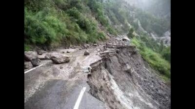 Since the road is maintained by BRO, the organisation pressed into service its men and machinery and cleared the debris from the affected stretch. (HT Photo for representation)