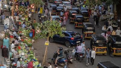 The issue came up during a BMC Standing Committee discussion on a proposal to issue QR code-enabled identity cards to 99,435 eligible hawkers. (Satish Bate/Hindustan Times) The issue came up during a BMC Standing Committee discussion on a proposal to issue QR code-enabled identity cards to 99,435 eligible hawkers. (Satish Bate/Hindustan Times)