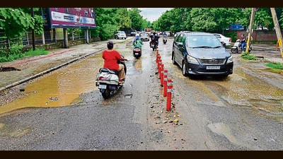 The road near the Zone-D MC office in a bad shape in Sarabha Nagar. (Gurpreet Singh/HT)