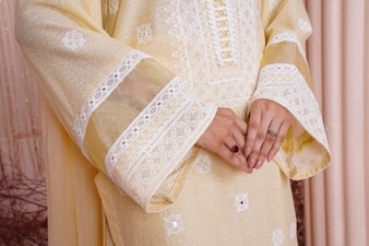 Chikankari kurtis for women that bring Lucknowi craftsmanship to your daily wear (Pexels) Chikankari kurtis for women that bring Lucknowi craftsmanship to your daily wear (Pexels)