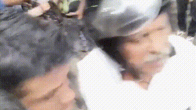 Nirmal Ghosh was being escorted to a prison van by security personnel when the crowd surrounded him and began hitting and kicking him. (PTI) Nirmal Ghosh was being escorted to a prison van by security personnel when the crowd surrounded him and began hitting and kicking him. (PTI)