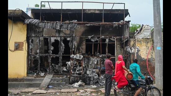According to police, the fire broke out around 2.30am following a short circuit outside the shop. (Sunil Ghosh/HT PHOTO)