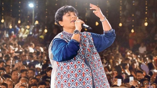 నవరాత్రి వేడుకలకు సింగర్ షో- టికెట్ ధర 2 లక్షలు- వ్యాపారంగా మారిన పండుగ- ఫల్లు చాలా కాస్ట్లీ అయ్యావంటూ!