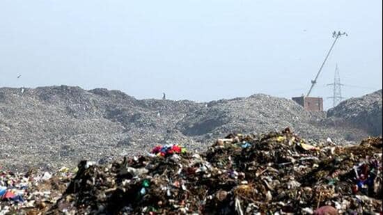 PMC approves ₹577.96 cr contract to process 500 metric tonnes of waste daily at Devachi Uruli waste depot and okays unauthorised overhead cables to remain temporarily for one year by paying fee. ((PIC FOR REPRESENTATION))