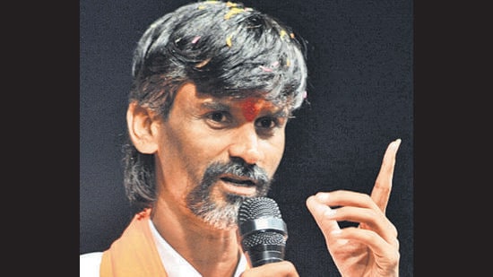 Thane, India - November,21, 2023: Community of Maratha leader Manoj Jarange Patil is seen interacting with maratha community in a meeting at Gadkari Hall in Thane to demand Maratha reservation ,in Thane, in Mumbai, India, on, Tuesday, November ,21, 2023. ( Praful Gangurde / HT Photo )
