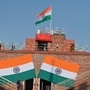 ఎర్రకోటపై త్రివర్ణ పతాక రెపరెపలు