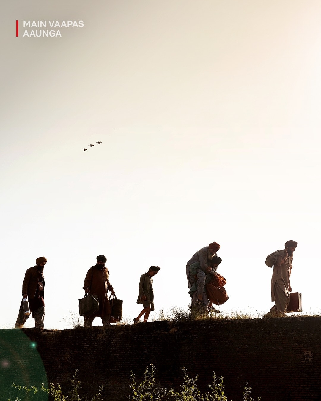 A still of how the migration after Partition is depicted in Main Vaapas Aaunga. A still of how the migration after Partition is depicted in Main Vaapas Aaunga.